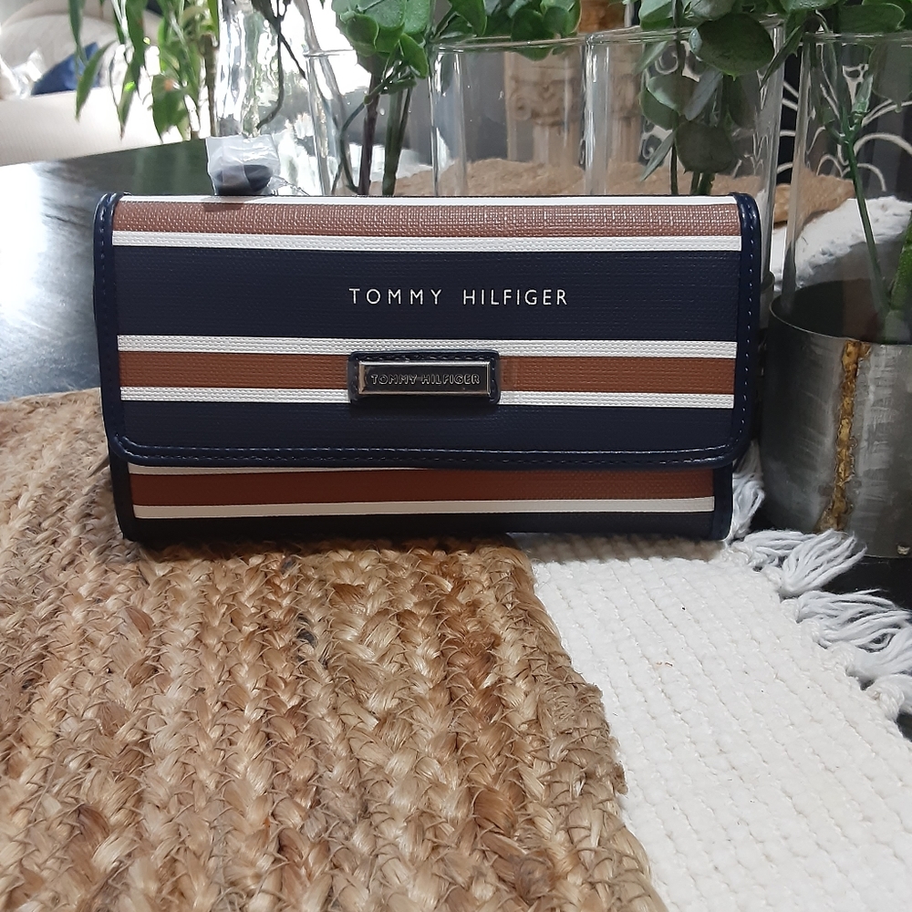 Tommy Hilfiger wallet two tone navy blue tan
